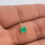 Dije Cuadro Esmeralda 0.7gr / 1.3cm / Oro Amarillo 18K %