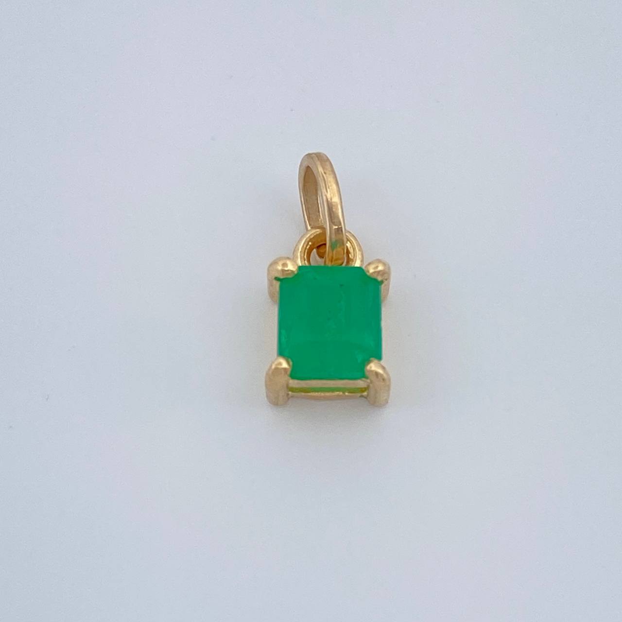 Dije Rectangulo Esmeralda 0.6gr / 1.1cm / Oro Amarillo 18K %