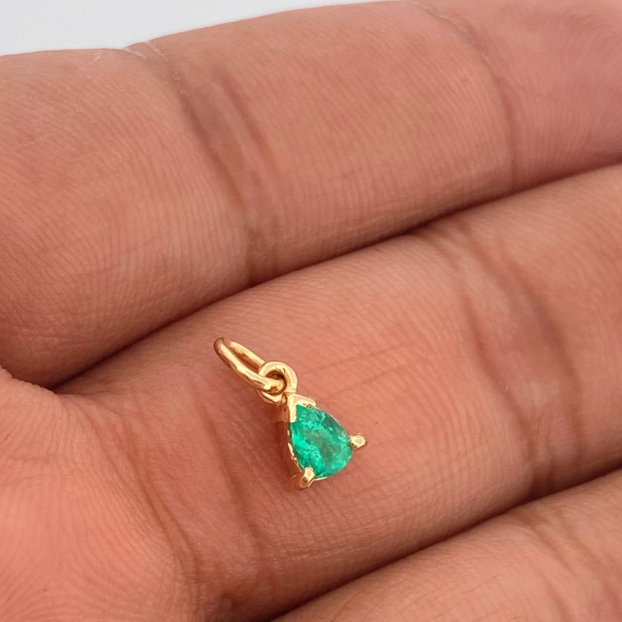 Dije Cajon Esmeralda 0.9gr / 1.1cm / Oro Amarillo 18K %