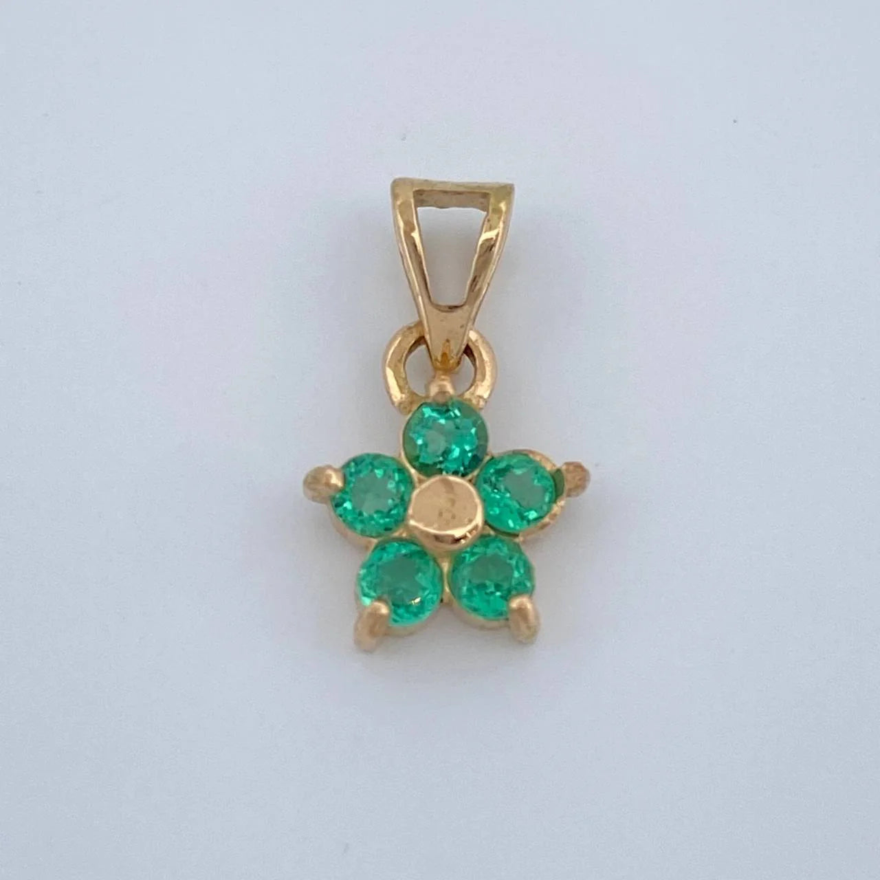 Dije Flor 5 Petalos Esmeraldas 0,15Pts 0.55 g / 1.3 cm Oro Amarillo 18K