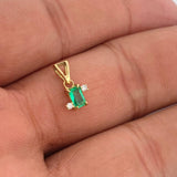 Dije Cuadrado Esmeralda Diamantes 0.65gr / 1.2cm / Oro Amarillo 18K %