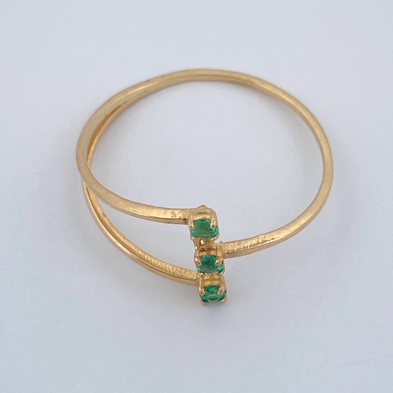 Anillo 3 Piedras Esmeraldas 1.15gr / T9 1/4 / Oro Amarillo 18K %
