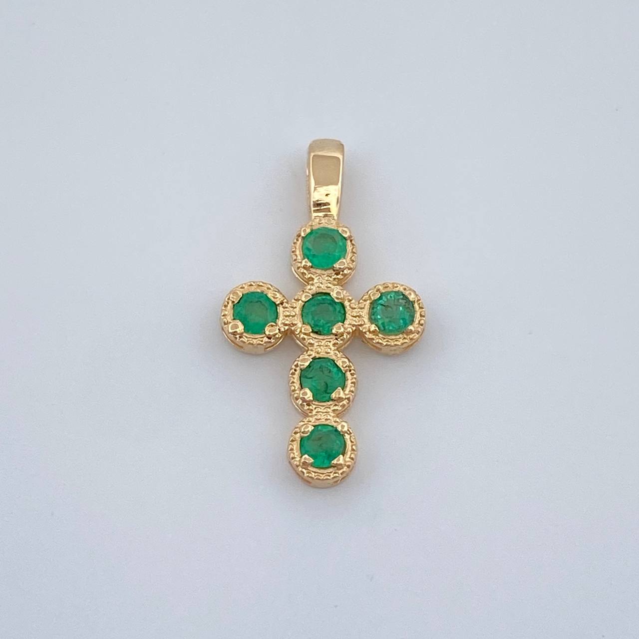 Dije Cruz Esferas Esmeraldas 0.6gr / 1.6cm / Oro Amarillo 18K %