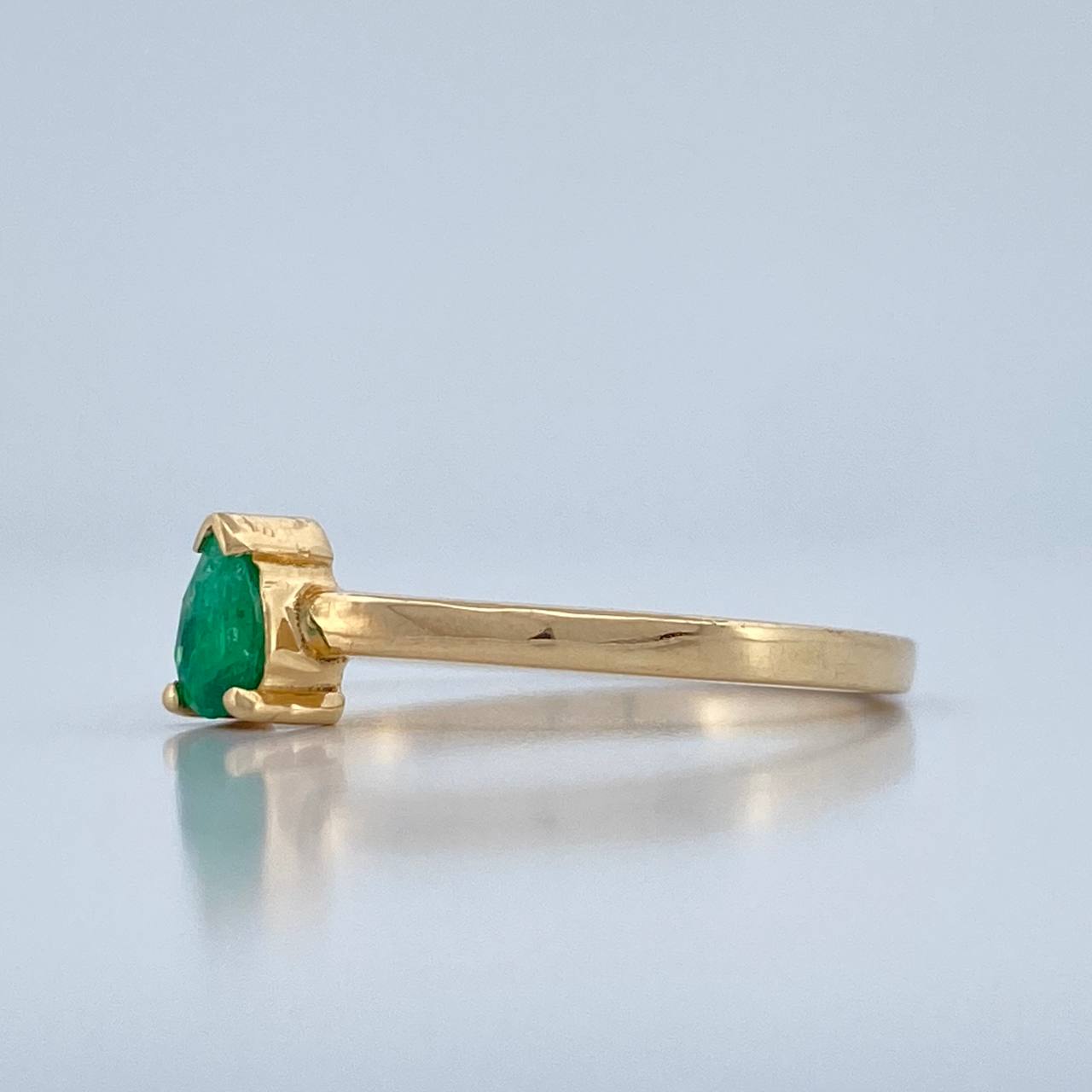 Anillo Solitario Esmeralda 1.85gr / T5 3/4 / Oro Amarillo 18K %