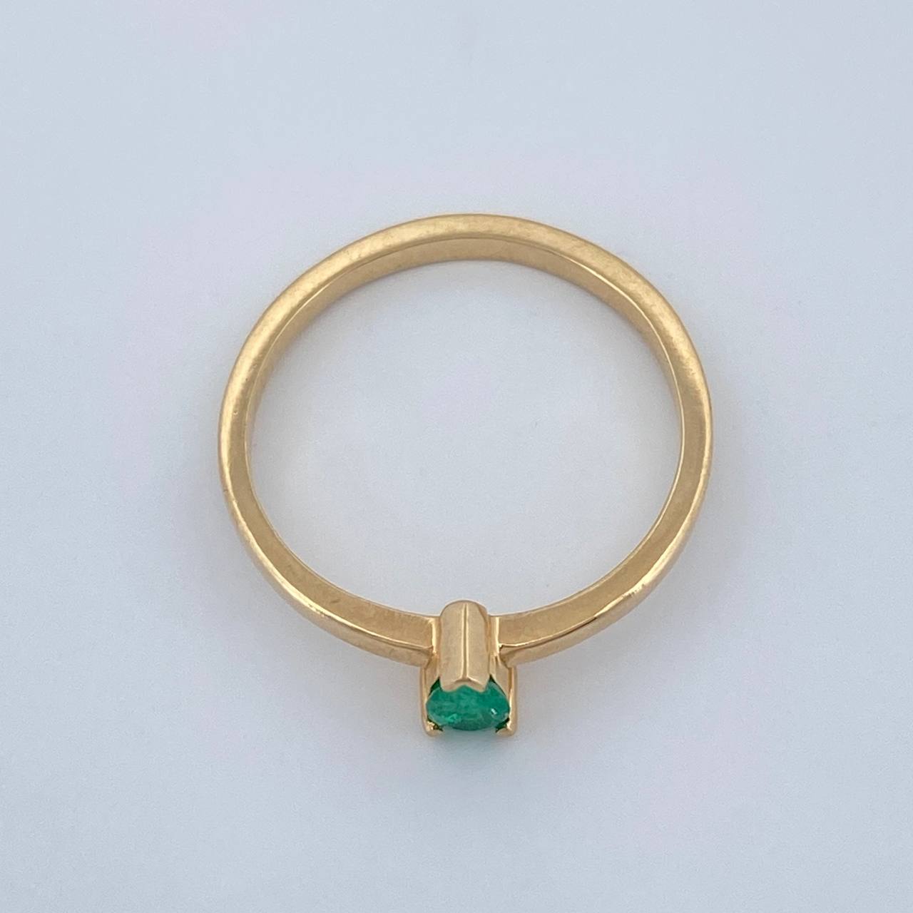 Anillo Solitario Esmeralda 1.85gr / T5 3/4 / Oro Amarillo 18K %