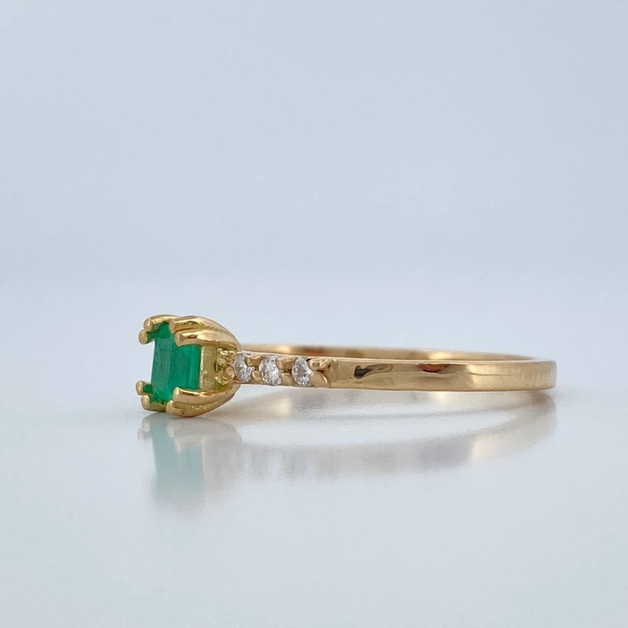 Anillo Churumbela Cuadrado Esmeralda Diamantes 1.7gr / T6 1/4 / Oro Amarillo 18K %
