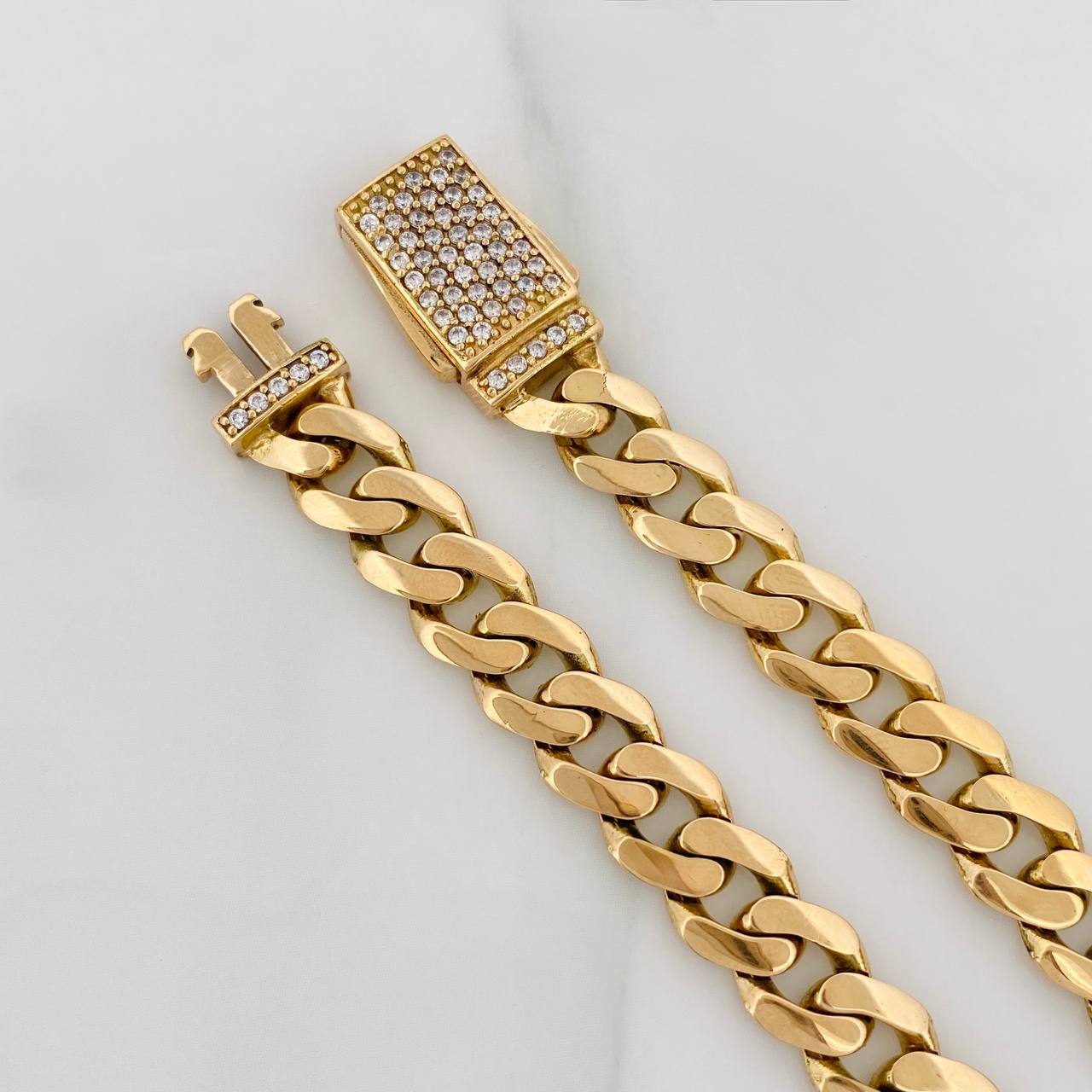 Cadena Cubana 32.6g / 60cm / 7.8mm Oro Amarillo 18K
