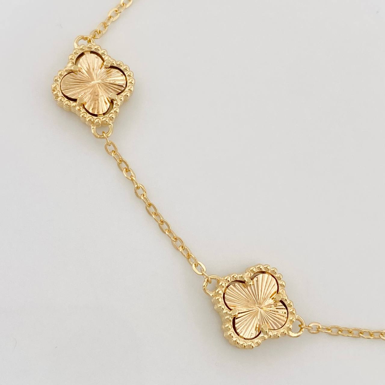 Pulso Modulable Aro Seguido Trebol 4.70g / 19cm - 16cm / 1.16mm Oro Amarillo 18K