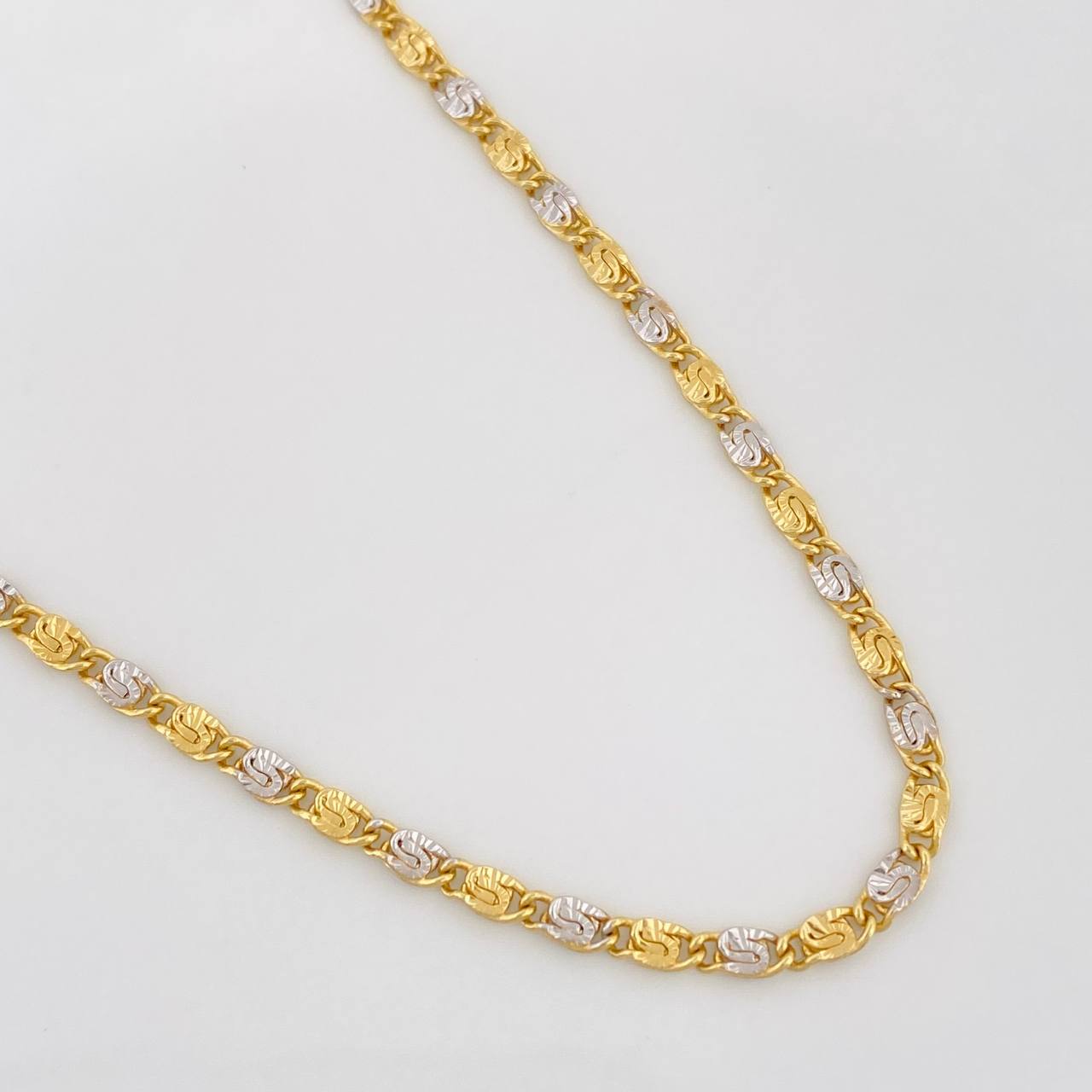 Cadena Escalera Plana 4 g / 55.7 cm / 2.4 mm Dos Oros Amarillo Blanco 18K
