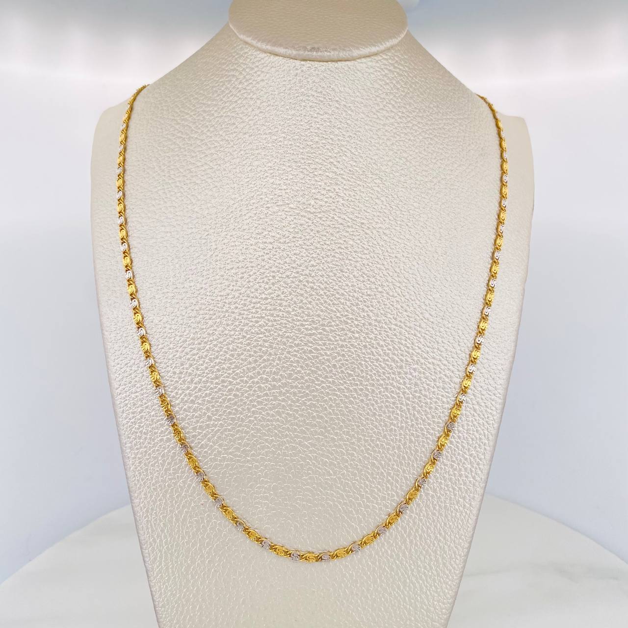 Cadena Escalera Plana 4 g / 55.7 cm / 2.4 mm Dos Oros Amarillo Blanco 18K