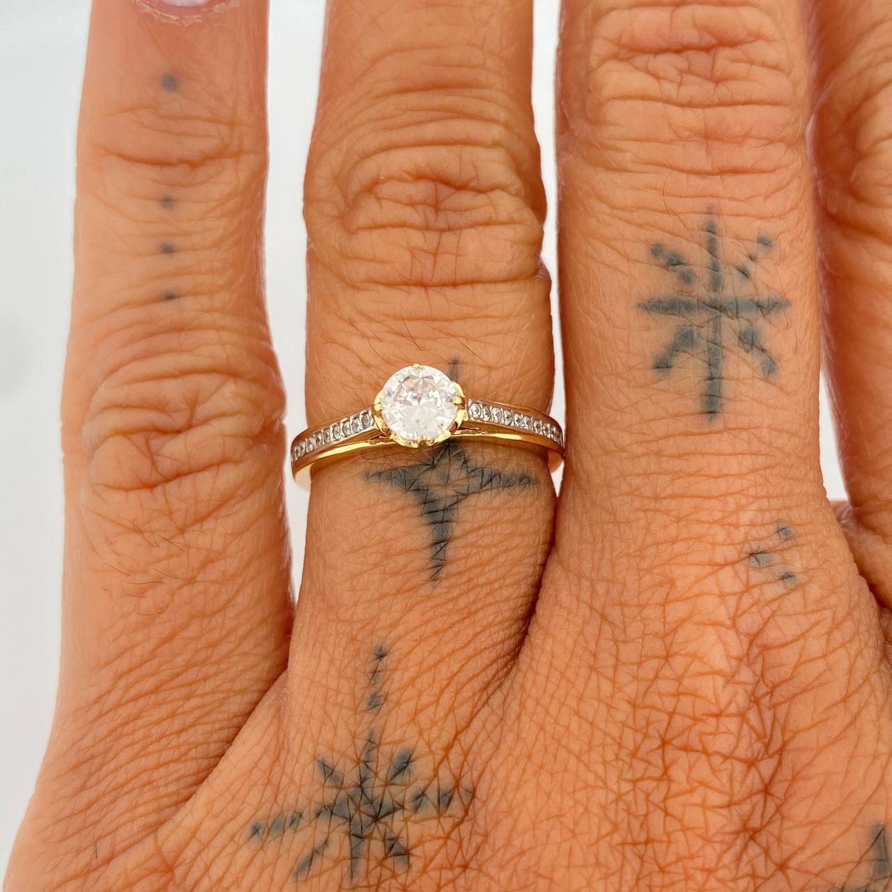 Anillo Solitario Puente 2.55gr / T6 3/4 / Dos Oros Amarillo Blanco  18K %