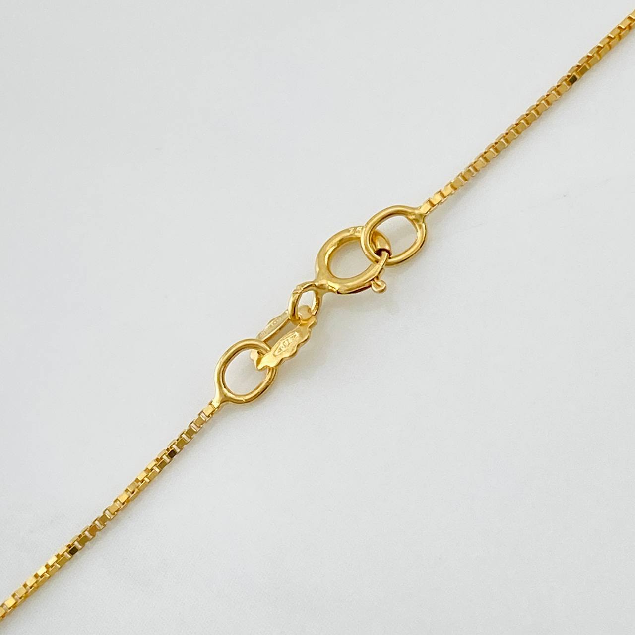 Cadena Veneciana 1.6g / 45cm / 1.55mm Oro Amarillo 18K