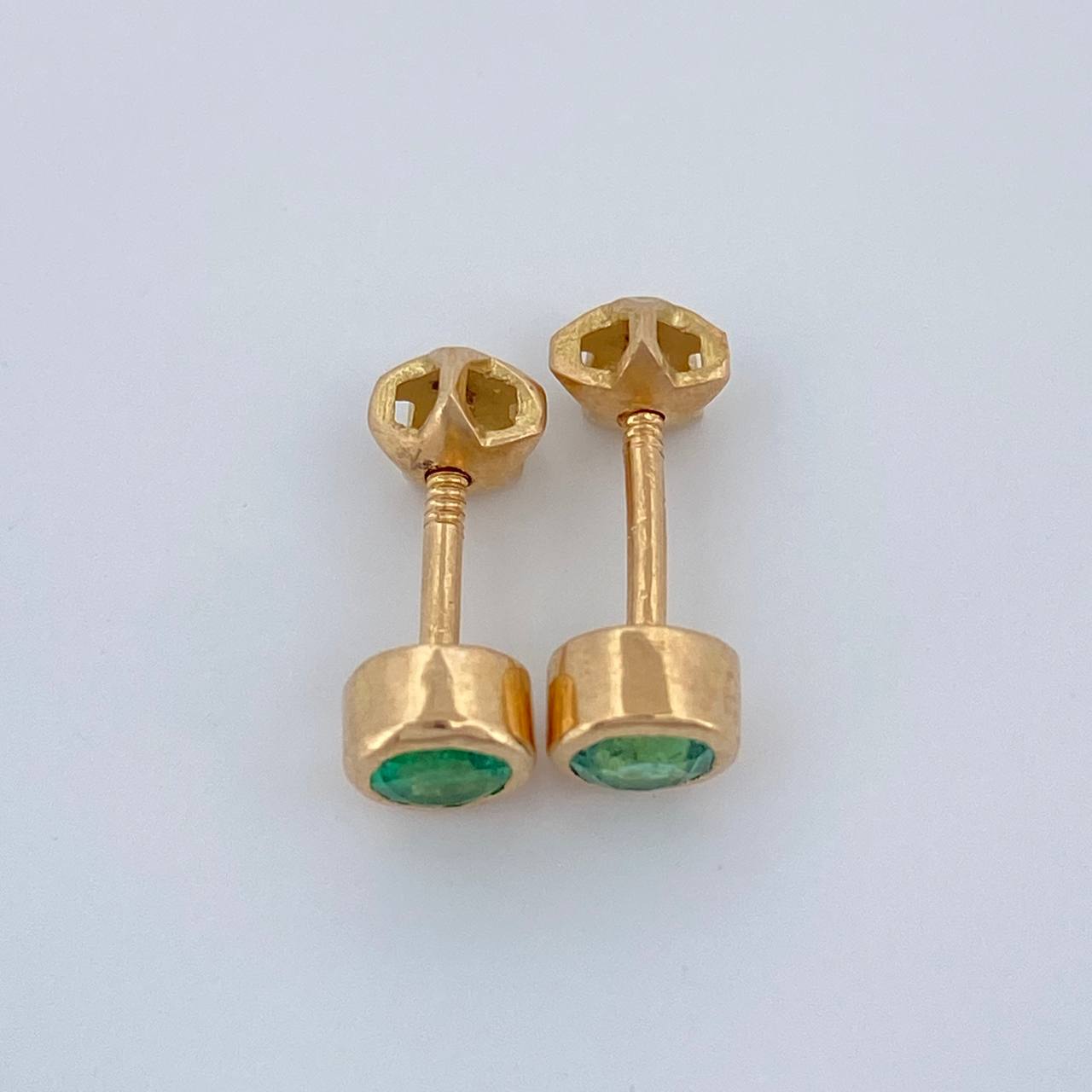 Topos Bisel Esmeraldas 1.25gr / 4.7mm Oro Amarillo 18K %