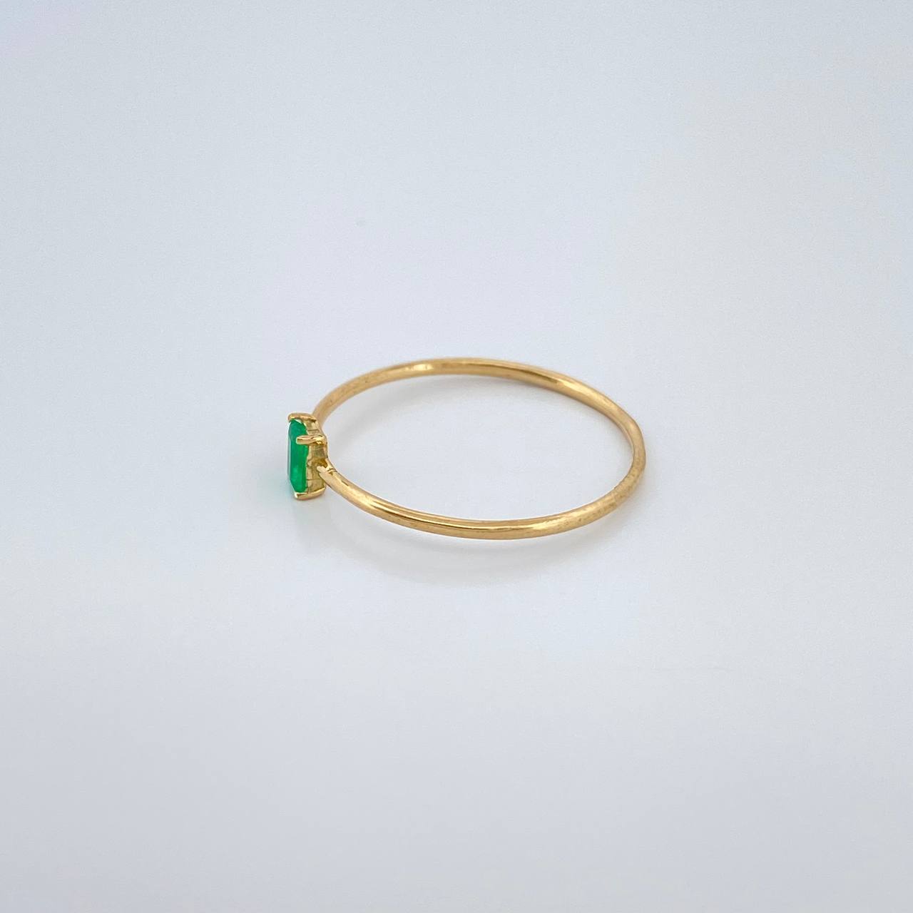 Anillo Solitario Cuadrado Esmeralda 0.85gr / T7 1/2 / Oro Amarillo 18K %