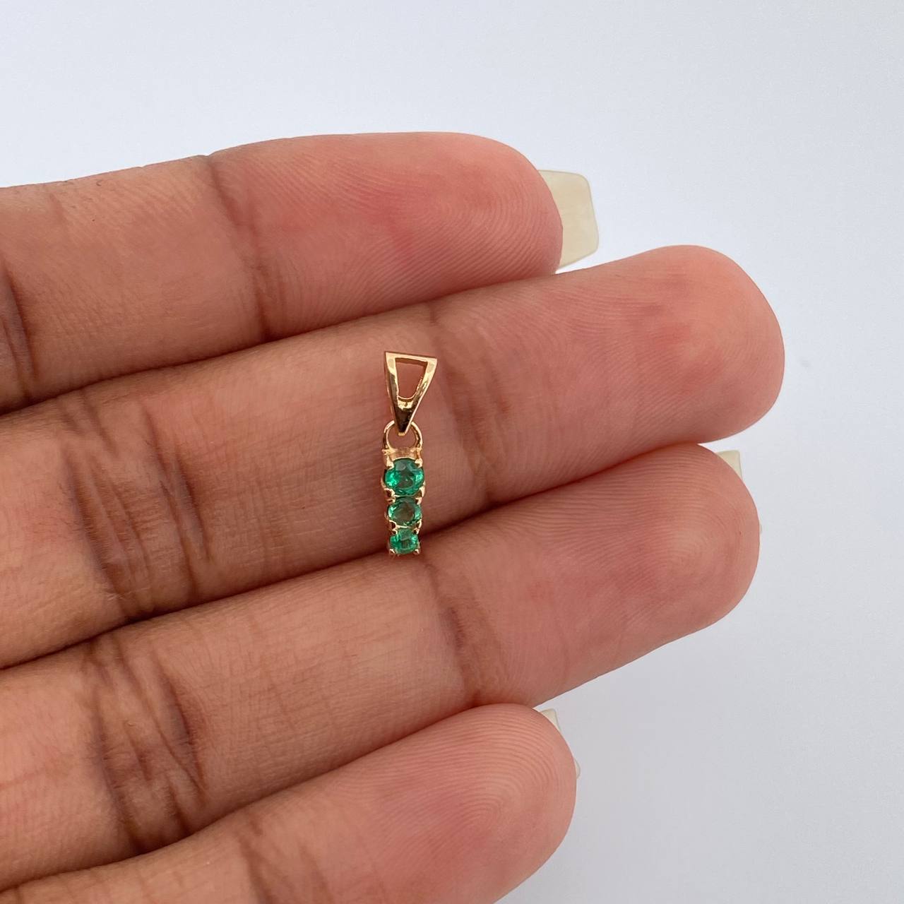 Dije Trio Degrade Esmeraldas 0.55gr / 1.5cm / Oro Amarillo 18K %