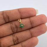 Dije Flor Esmeraldas 0.8gr / 1.3cm / Oro Amarillo 18K %