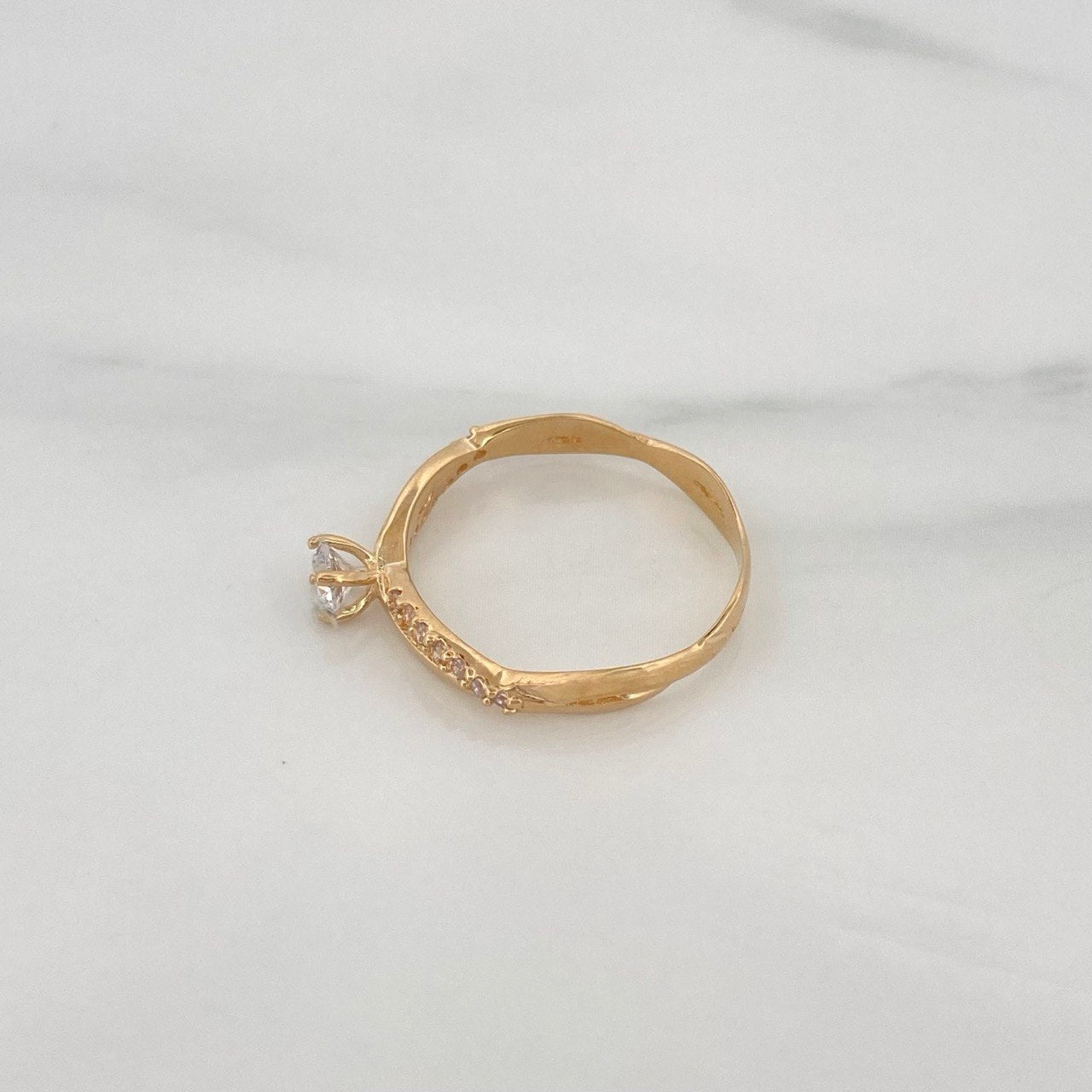Anillo Enlazado 2.35 g / T8 Oro Amarillo 18K