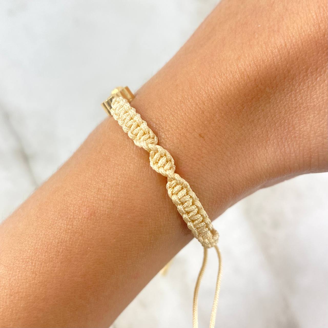 Pulsera Beige Hamsa Tridimensional 1.45gr / 4mm Bolas Diamantadas 4 und Circones Blancos Oro Amarillo *