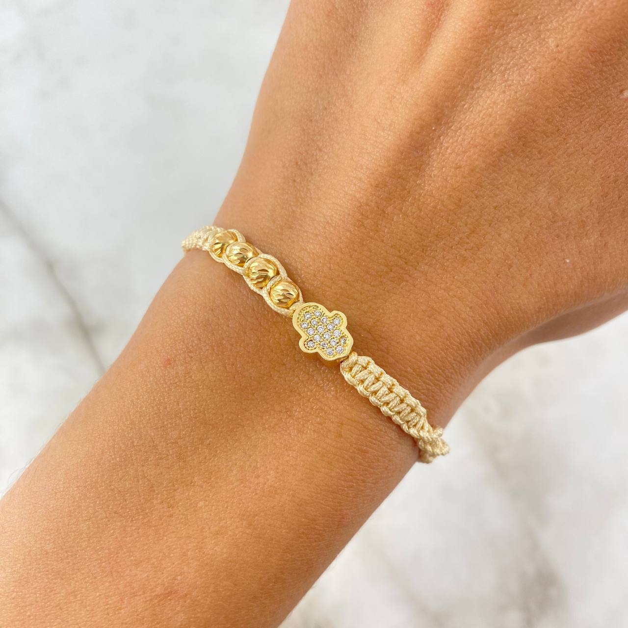 Pulsera Beige Hamsa Tridimensional 1.45gr / 4mm Bolas Diamantadas 4 und Circones Blancos Oro Amarillo *