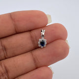 Dije Halo Zafiro 0.85gr / 1.3cm / Oro Blanco 18K %