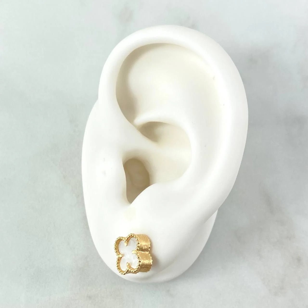 Topos Trebol Blanco 1.8 g / 6.35 mm Oro Amarillo 18K