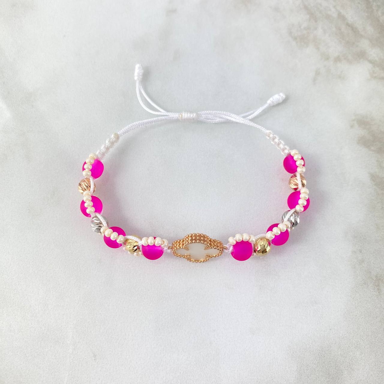 Pulsera Blanca Trebol VCyA Nacar Blanco 2.4gr / 1.6cm / 5mm Bolas Diamantadas 6 und Tres Oros +4 *