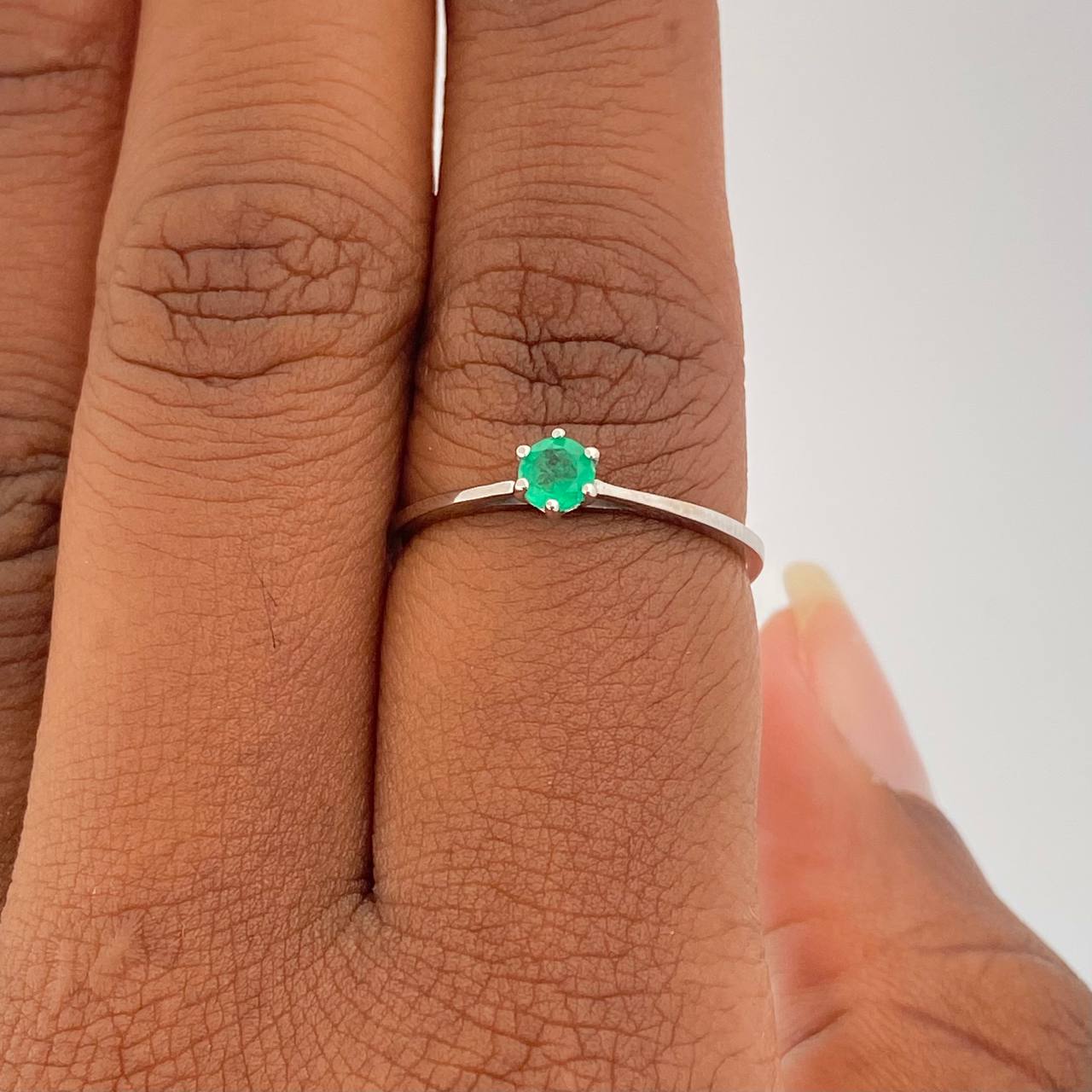 Anillo Solitario 6 Garras Esmeralda 1.25gr / T6 1/2 / Oro Blanco 18K %
