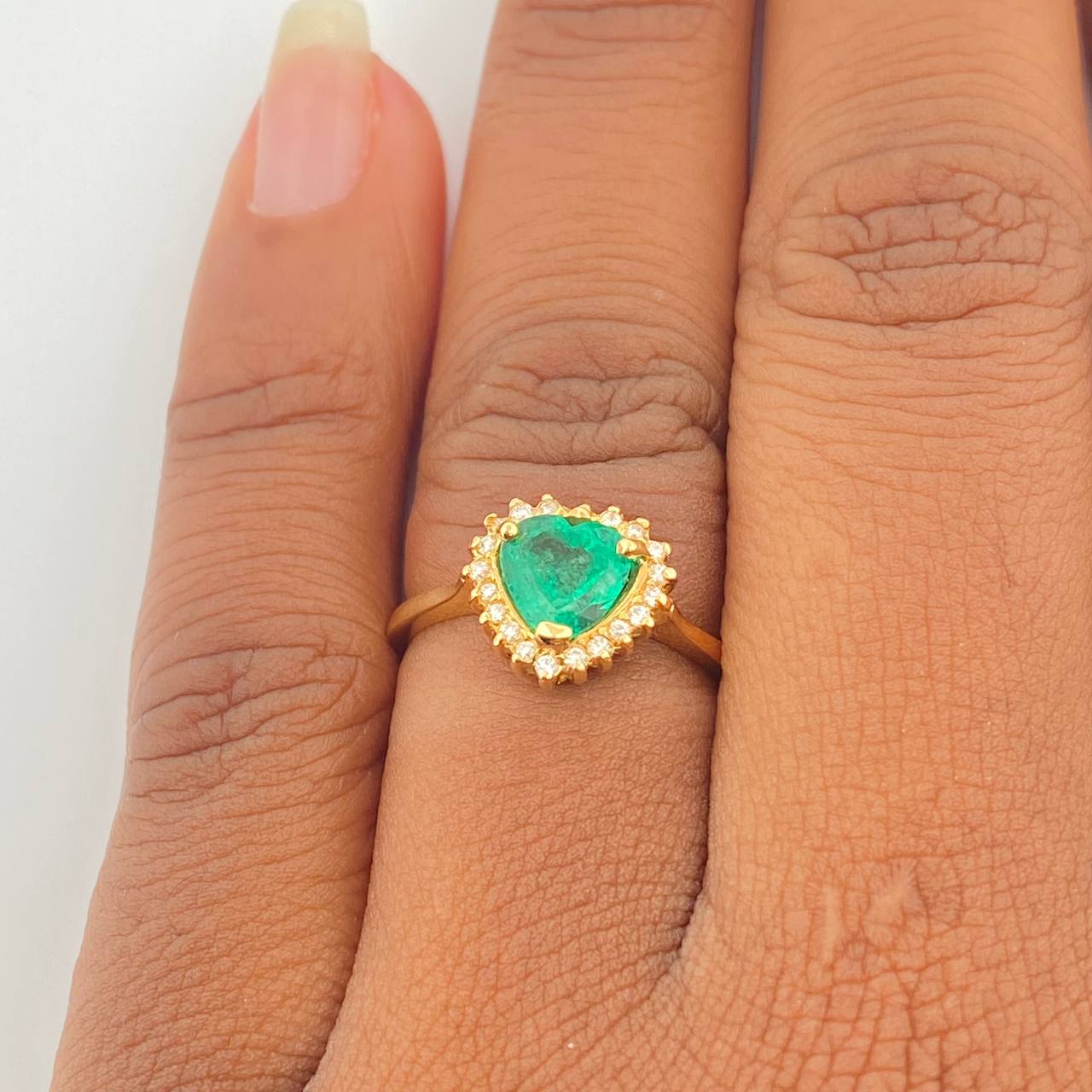 Anillo Corazón Tupido Esmeralda 2.45gr / 6cm / Oro Amarillo 18K %