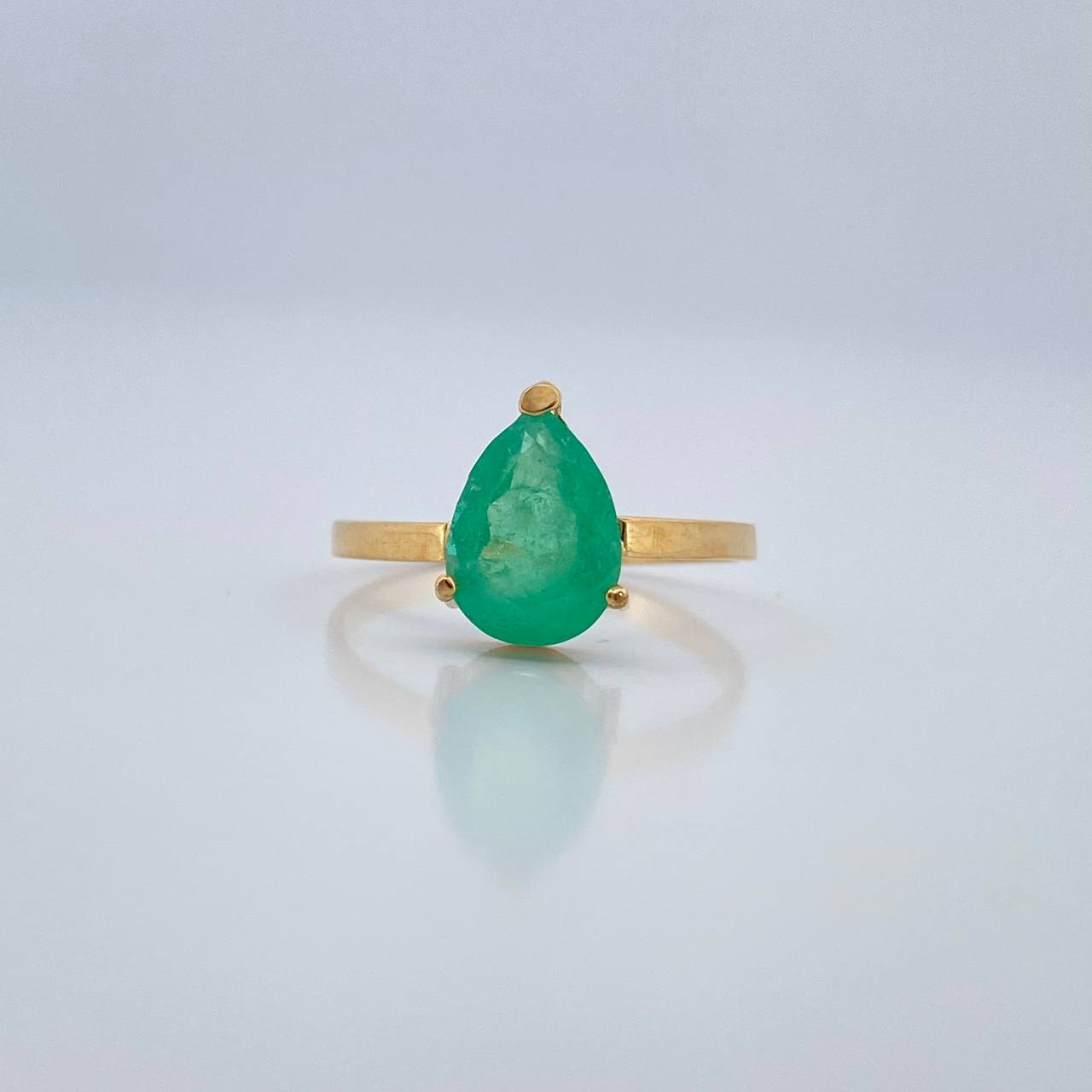 Anillo Solitario Lagrima Esmeralada 1.65gr / 6.5cm / Oro Amarillo 18K %
