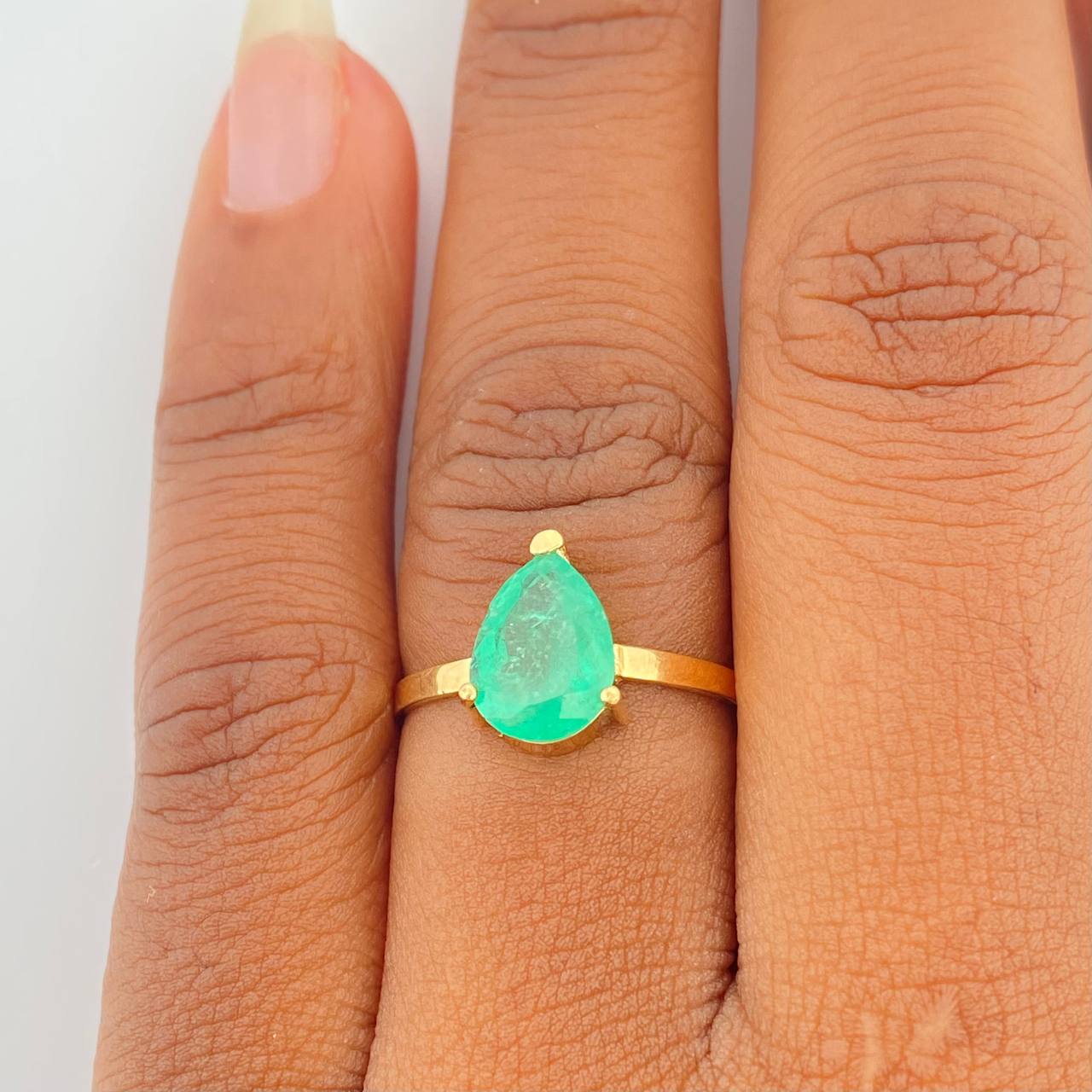 Anillo Solitario Lagrima Esmeralada 1.65gr / 6.5cm / Oro Amarillo 18K %