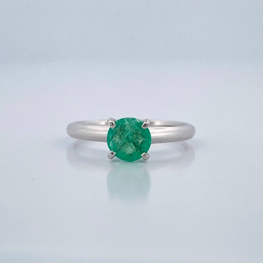 Anillo Solitario Redondo Esmeralda 2.55gr / 6.75cm / Oro Blanco 18K %