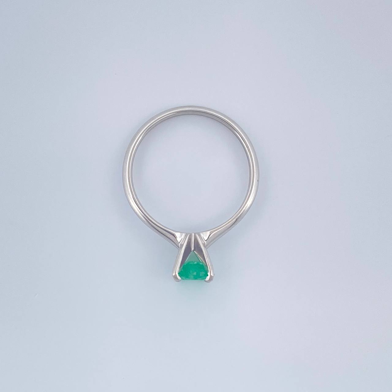 Anillo Solitario Redondo Esmeralda 2.55gr / 6.75cm / Oro Blanco 18K %