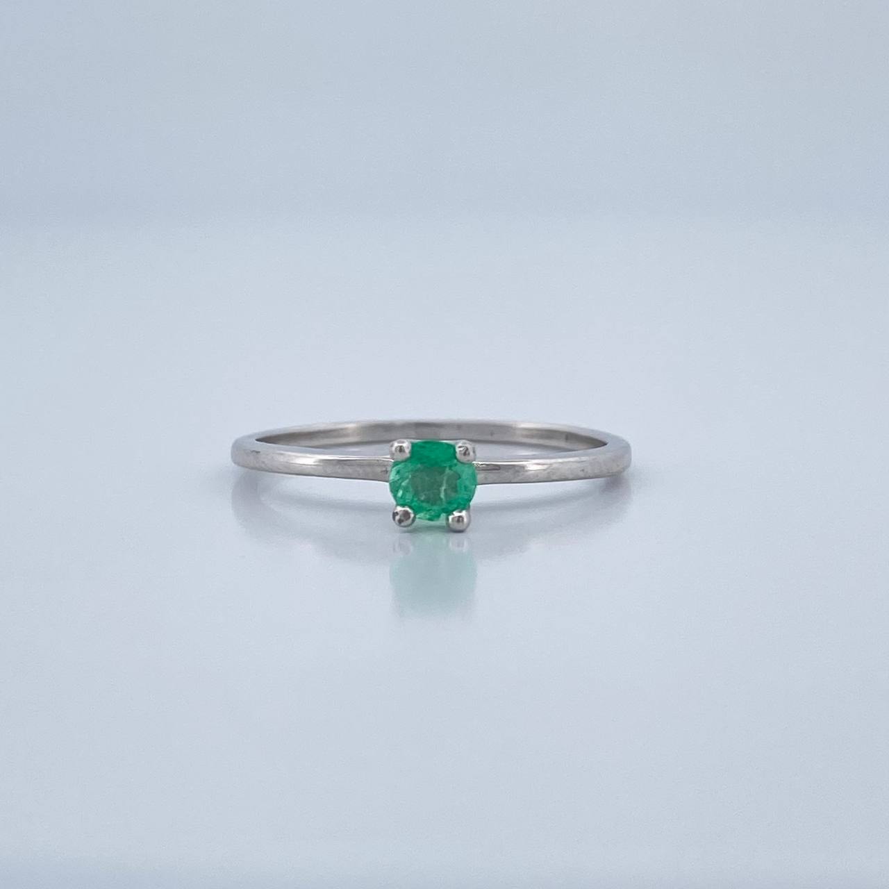 Anillo Solitario Esmeralda 1.55gr / 6.5cm / Oro Blanco 18K %