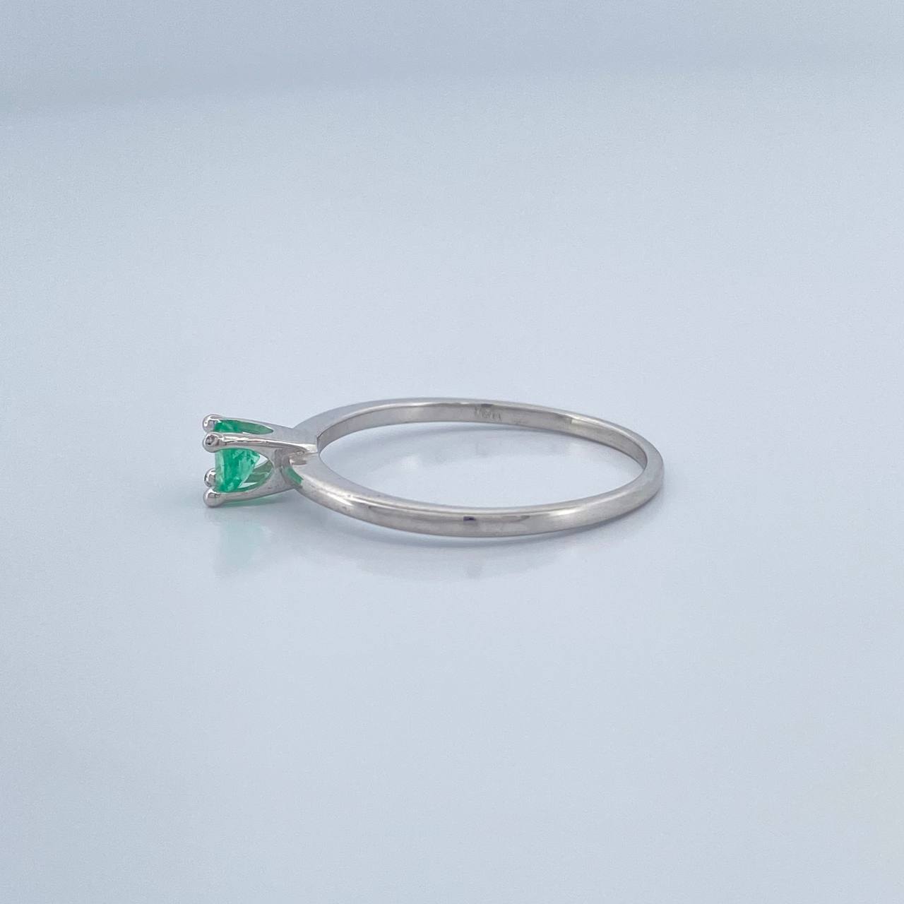 Anillo Solitario Esmeralda 1.55gr / 6.5cm / Oro Blanco 18K %