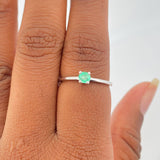 Anillo Solitario Esmeralda 1.55gr / 6.5cm / Oro Blanco 18K %