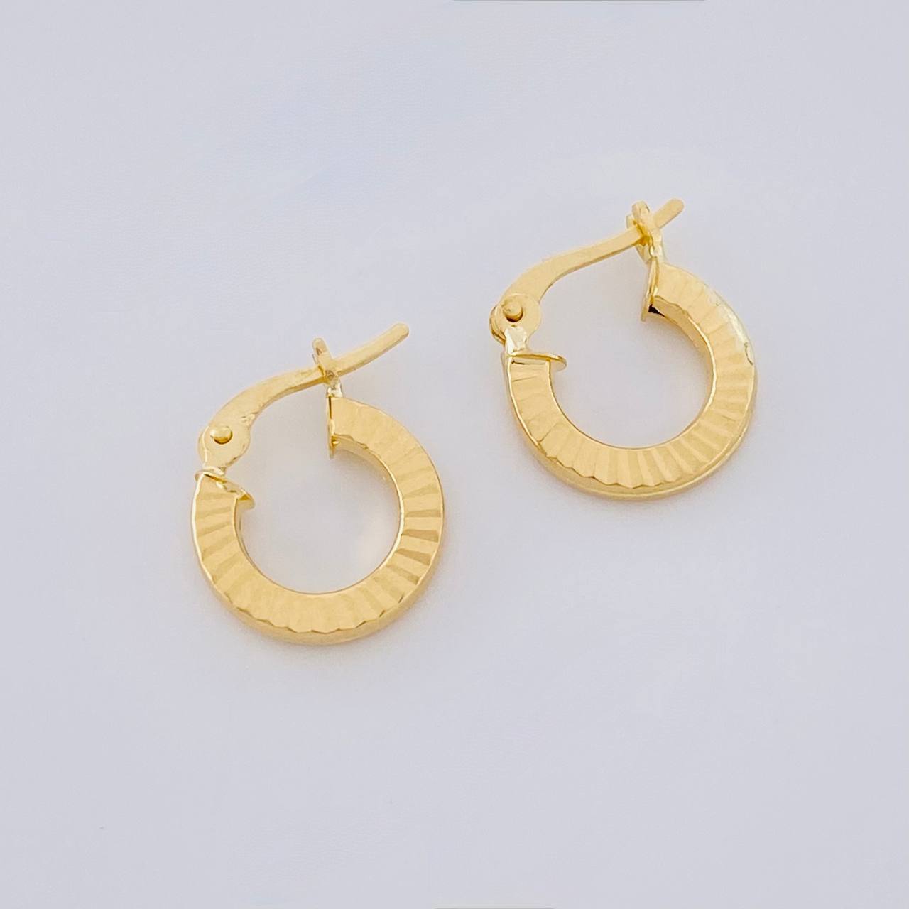 Candongas Valu Rayada 1.1g / 1.3cm Oro Amarillo 18K