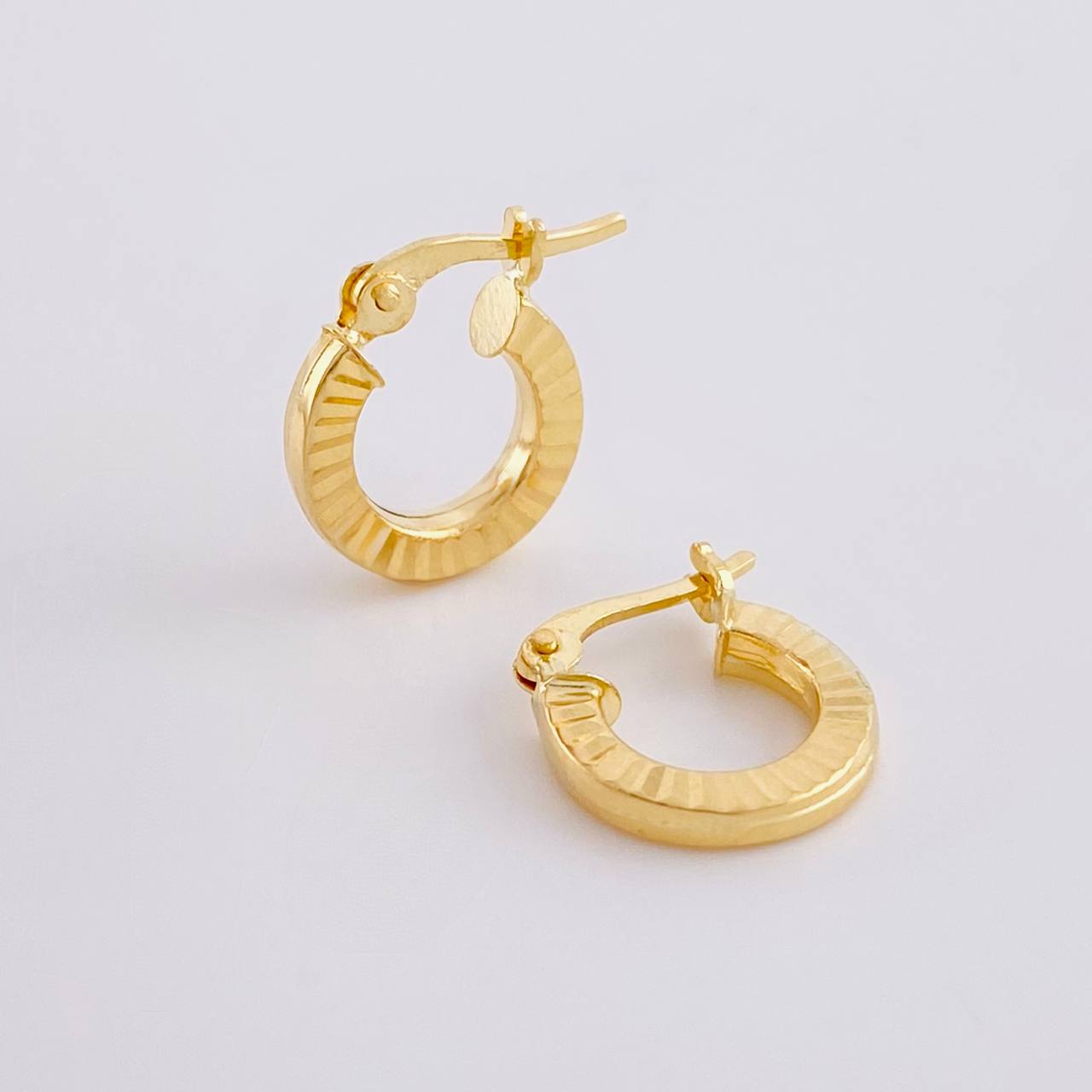 Candongas Valu Rayada 1.1g / 1.3cm Oro Amarillo 18K