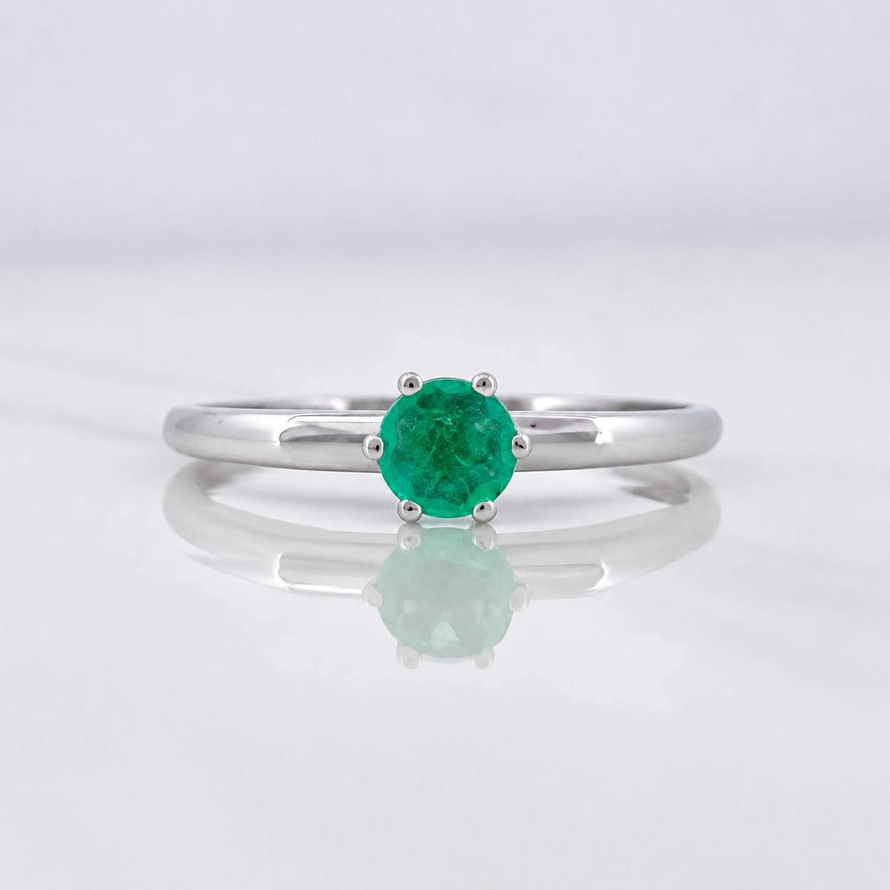 Anillo Solitario Esmeralda 29pts 1.75g / T6 3/4 Oro Blanco 18K