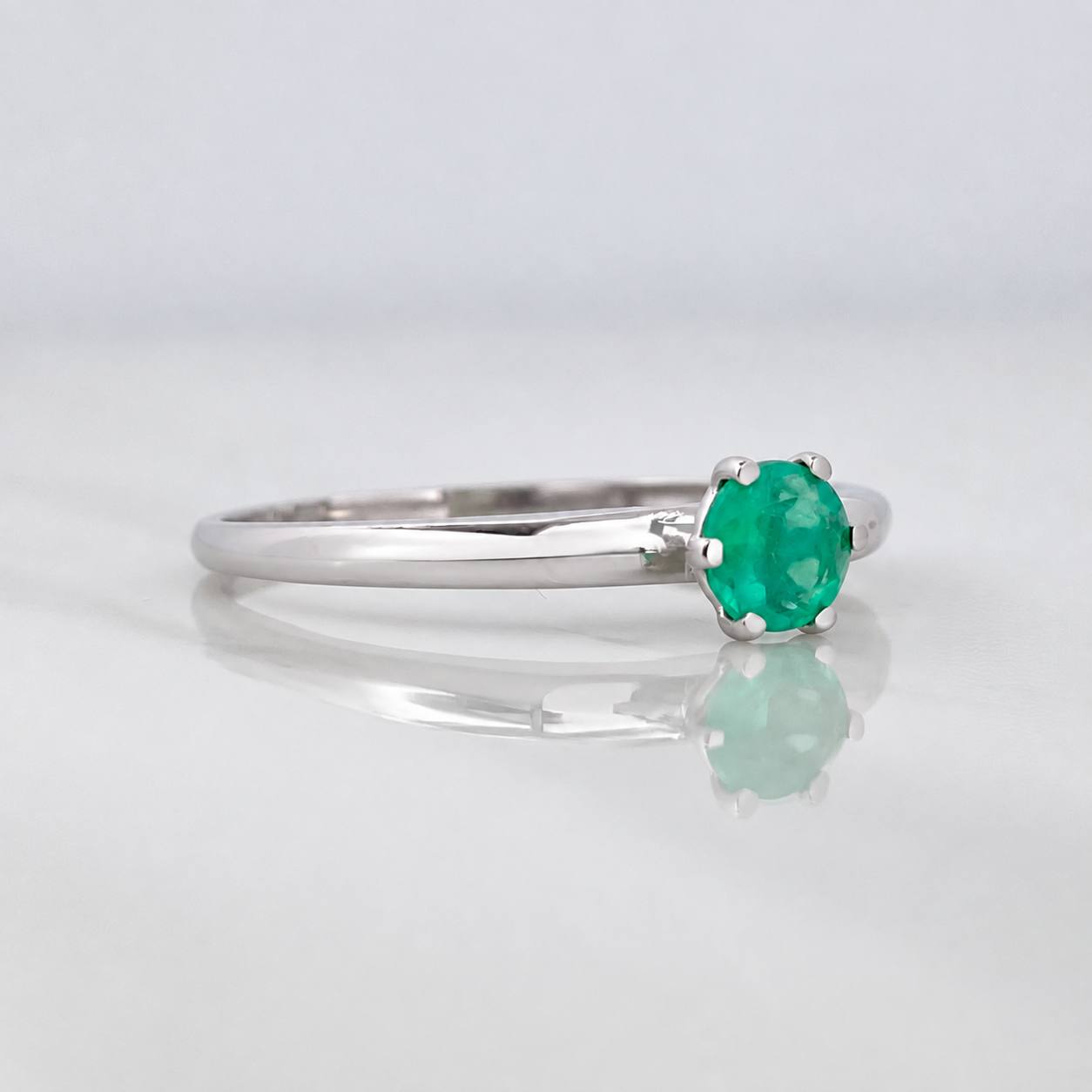 Anillo Solitario Esmeralda 29pts 1.75g / T6 3/4 Oro Blanco 18K