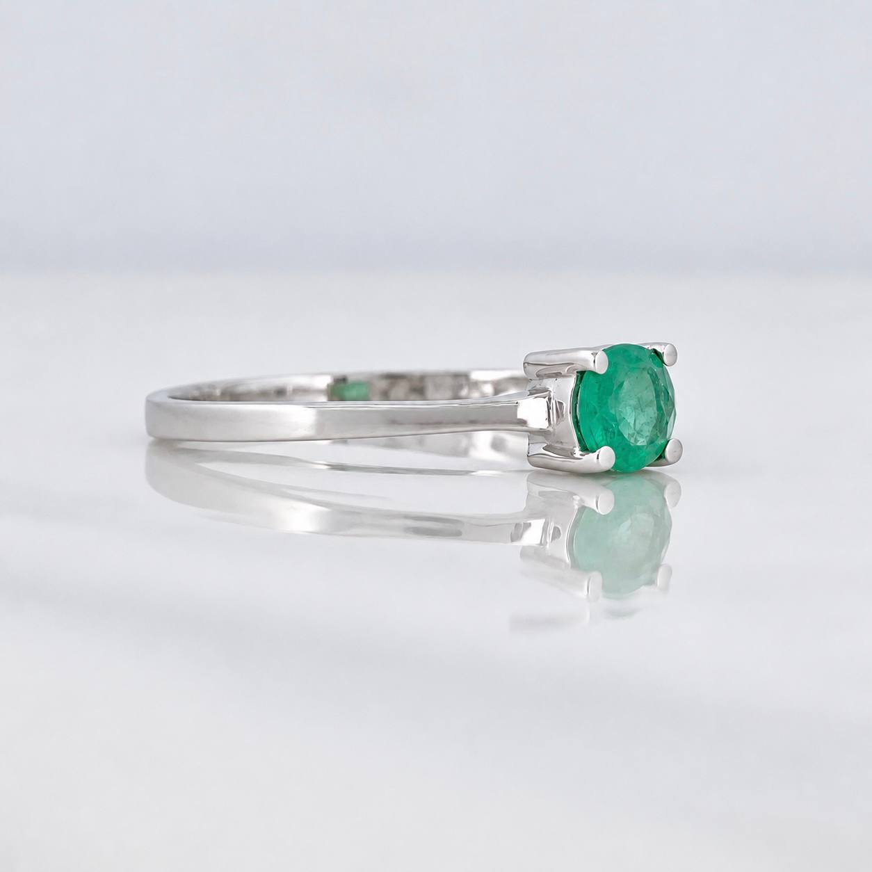 Anillo Solitario Esmeralda 29pts 1.35g / T6 1/2 Oro Blanco 18K