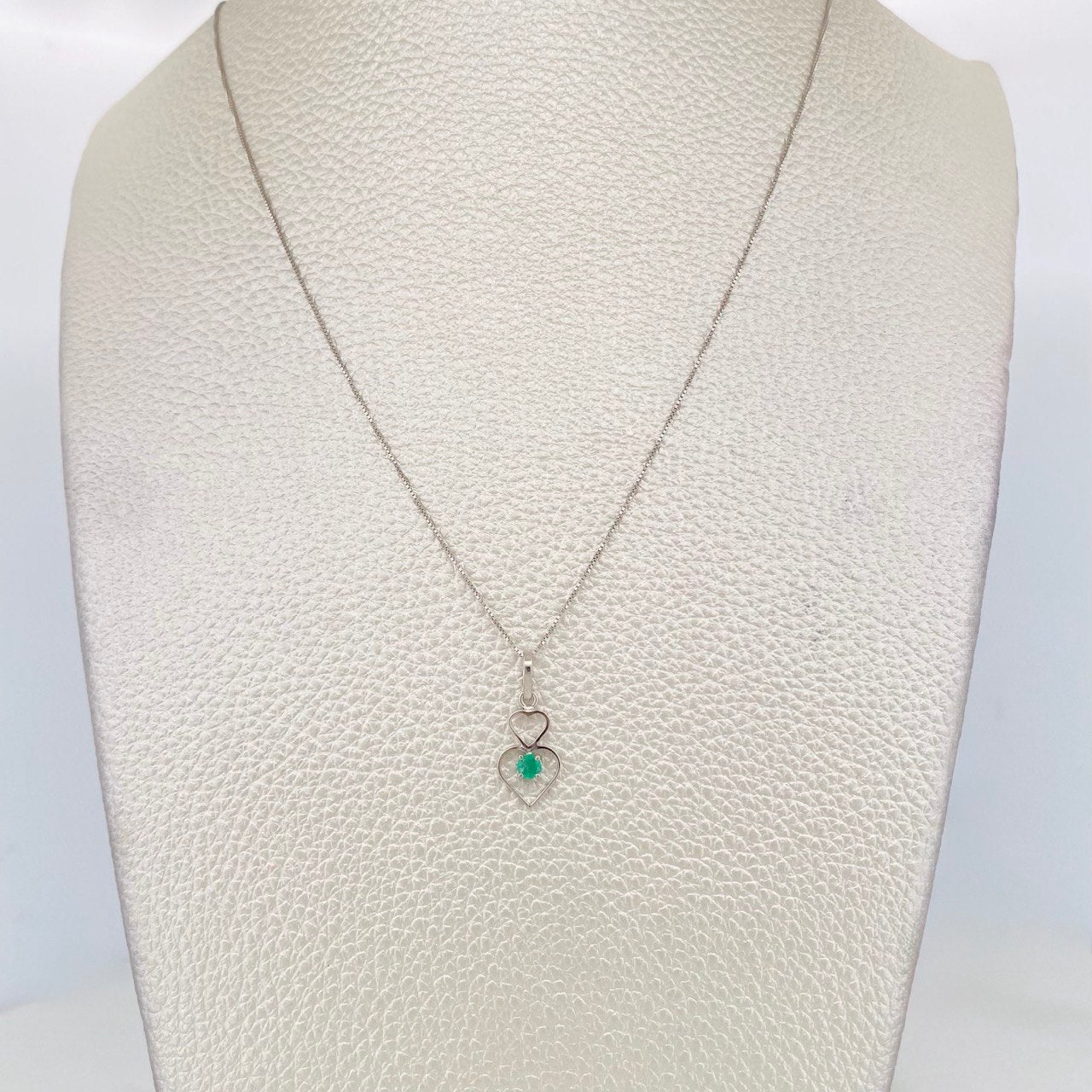 Set Cadena Veneciana + Dije Corazones Esmeralda 8pts / 1.45g / 45cm Oro Blanco 18K