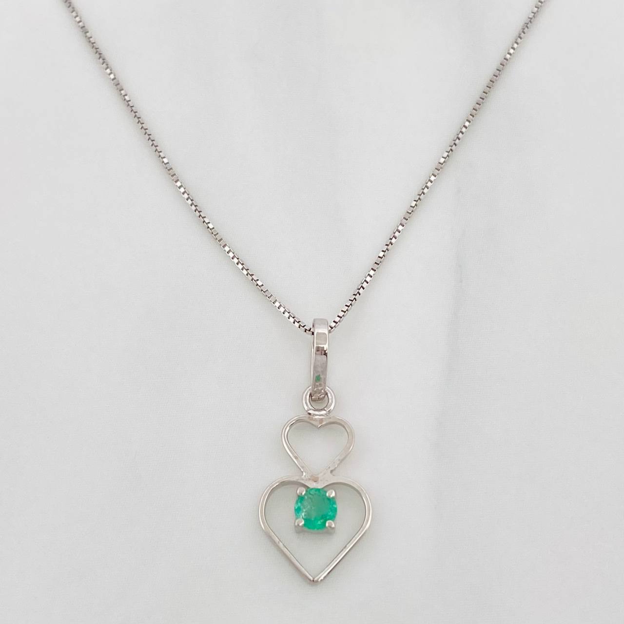 Set Cadena Veneciana + Dije Corazones Esmeralda 8pts / 1.45g / 45cm Oro Blanco 18K