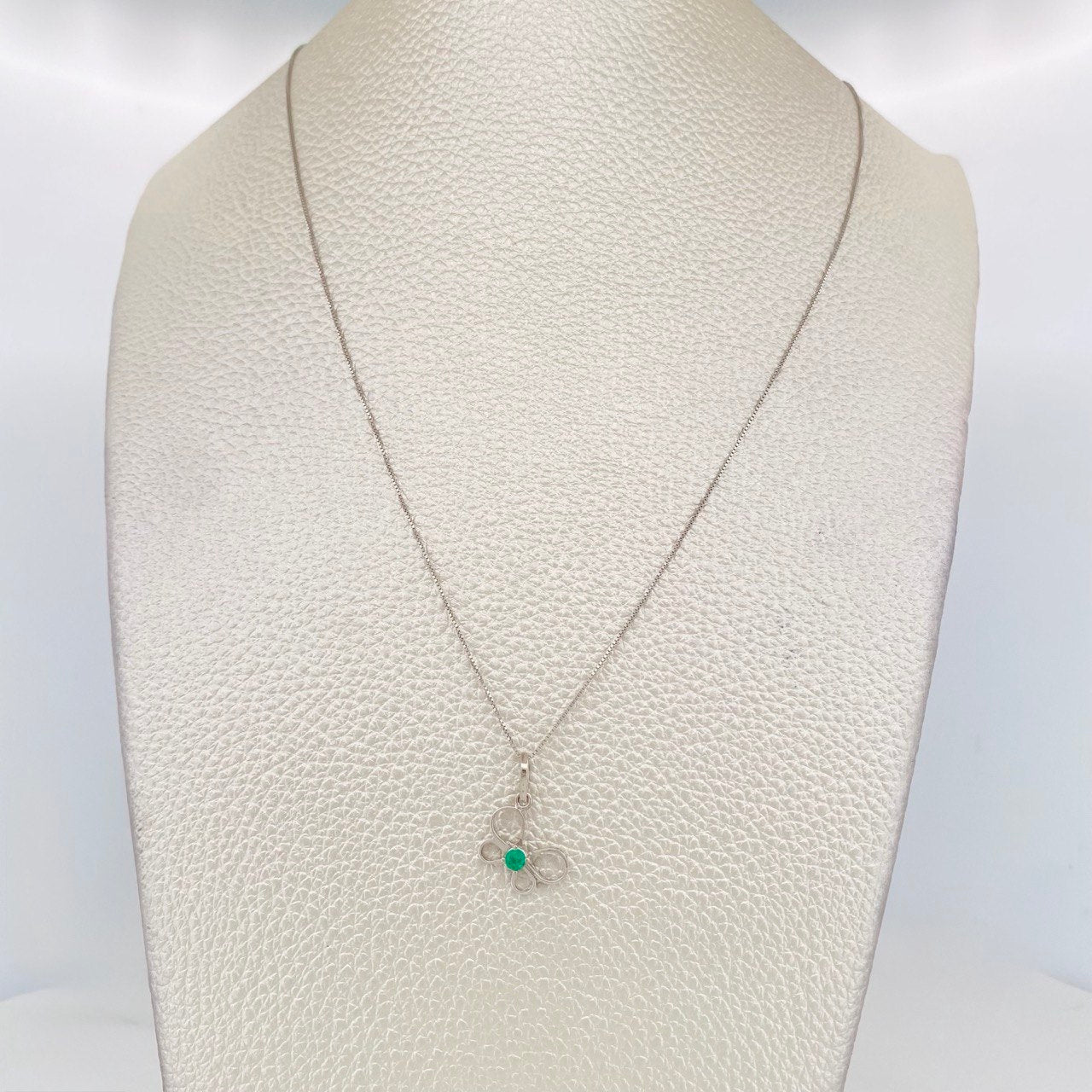 Set Cadena Veneciana + Dije Mariposa Esmeralda 7pts / 1.6g / 45cm Oro Blanco 18K