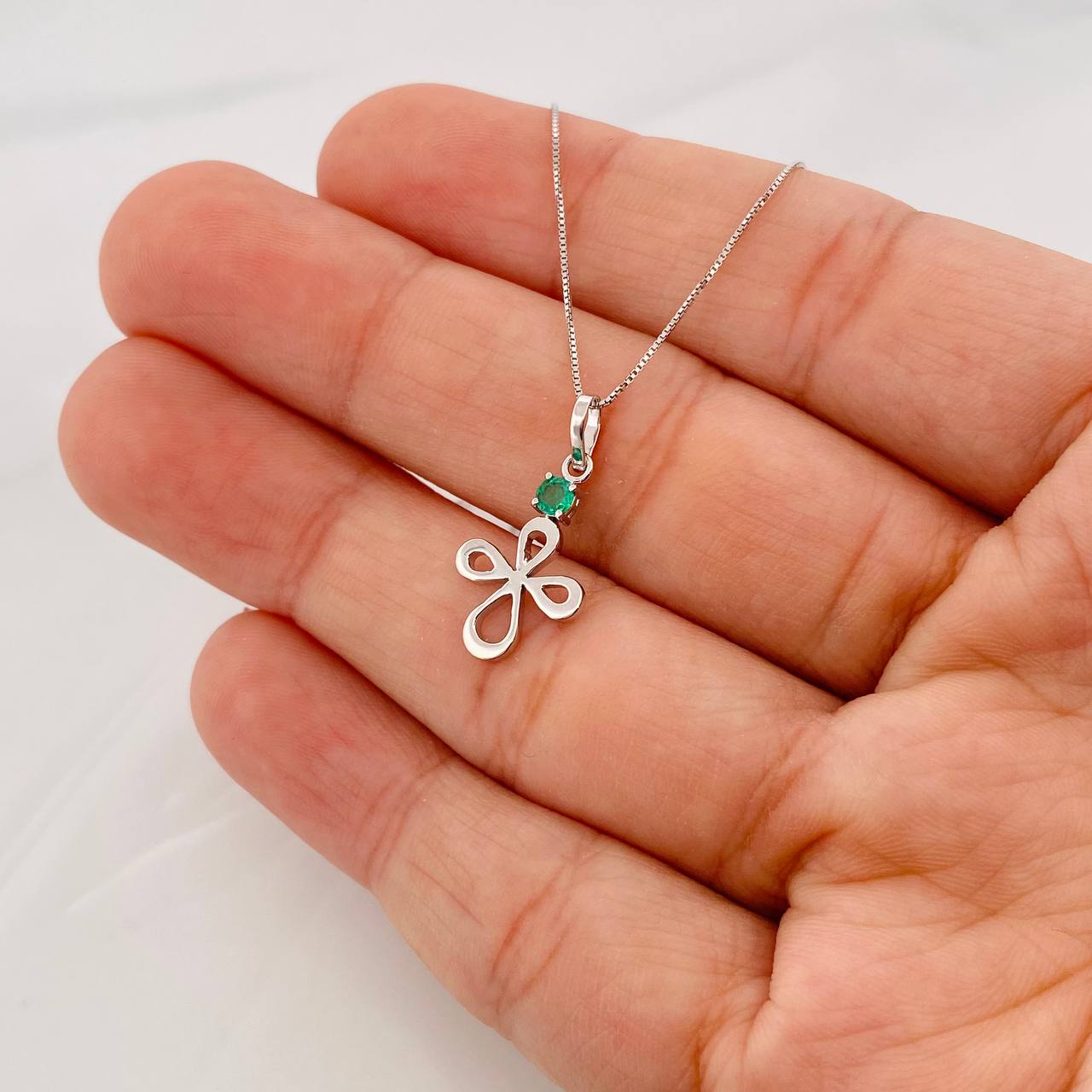 Set Cadena Veneciana + Dije Cruz Esmeralda 8pts / 1.6g / 45cm Oro Blanco 18K