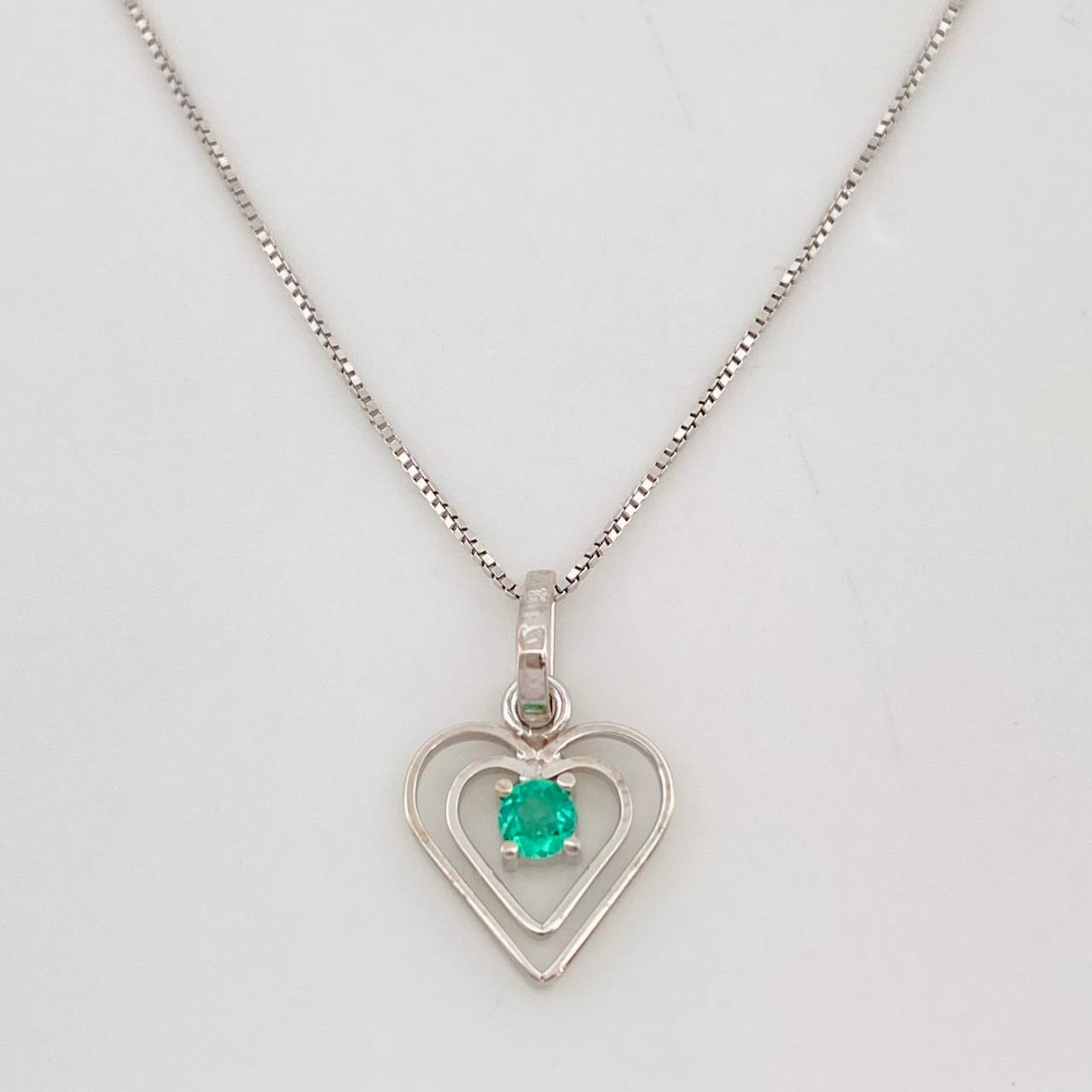 Set Cadena Veneciana + Dije Corazón Doble Esmeralda 6pts / 1.45g / 45cm Oro Blanco 18K