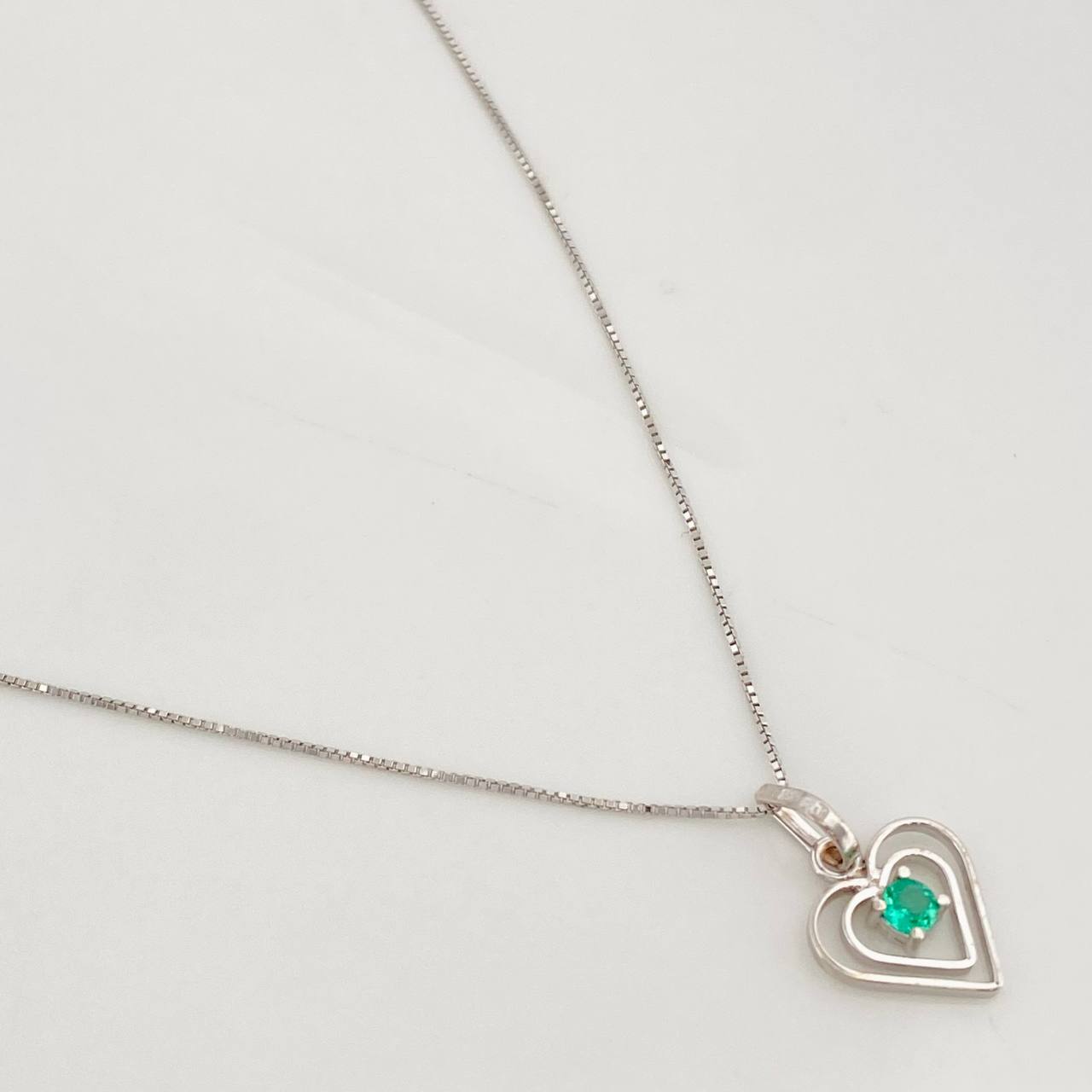 Set Cadena Veneciana + Dije Corazón Doble Esmeralda 6pts / 1.45g / 45cm Oro Blanco 18K