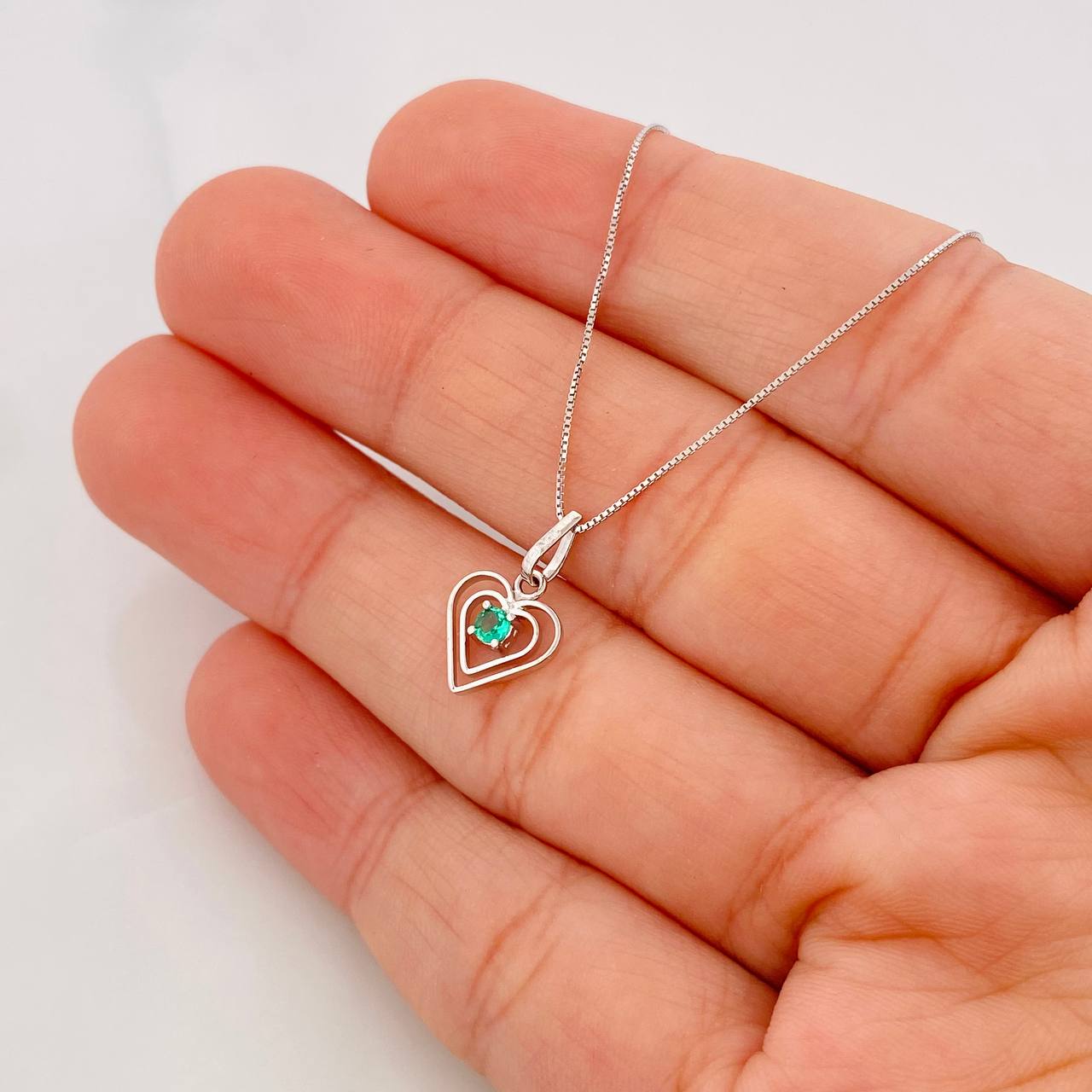 Set Cadena Veneciana + Dije Corazón Doble Esmeralda 6pts / 1.45g / 45cm Oro Blanco 18K
