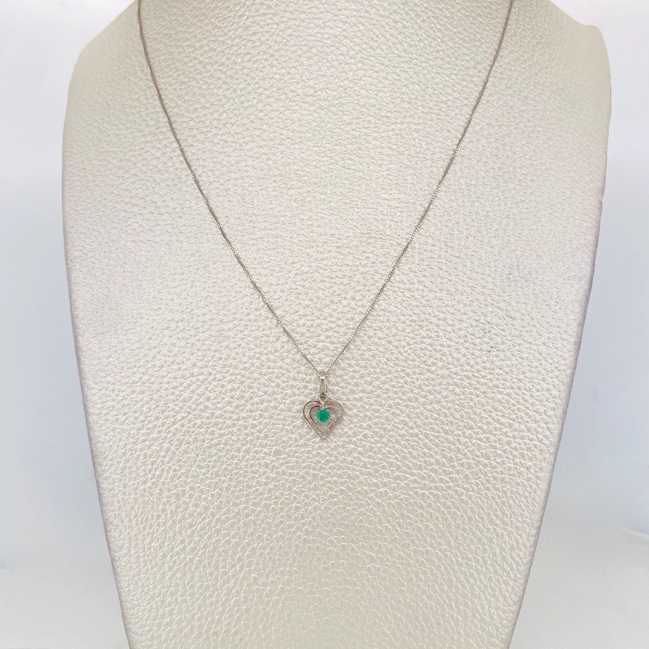 Set Cadena Veneciana + Dije Corazón Doble Esmeralda 6pts / 1.45g / 45cm Oro Blanco 18K