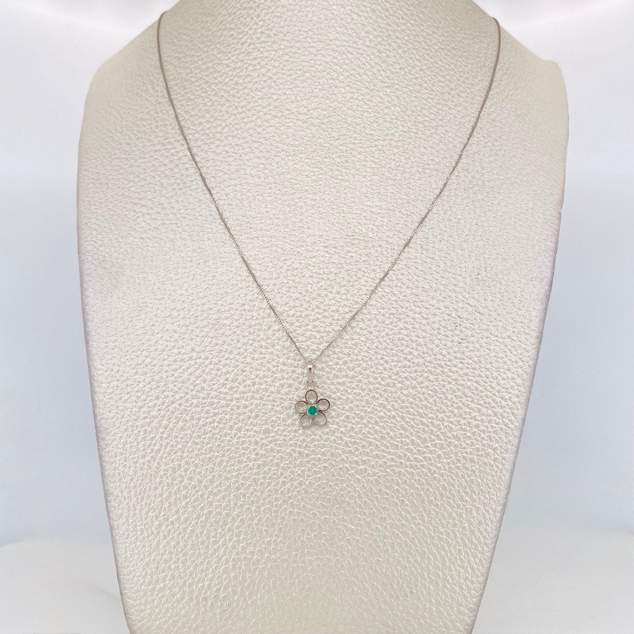 Set Cadena Veneciana + Dije Flor Esmeralda 4pts / 1.45g / 45cm Oro Blanco 18K