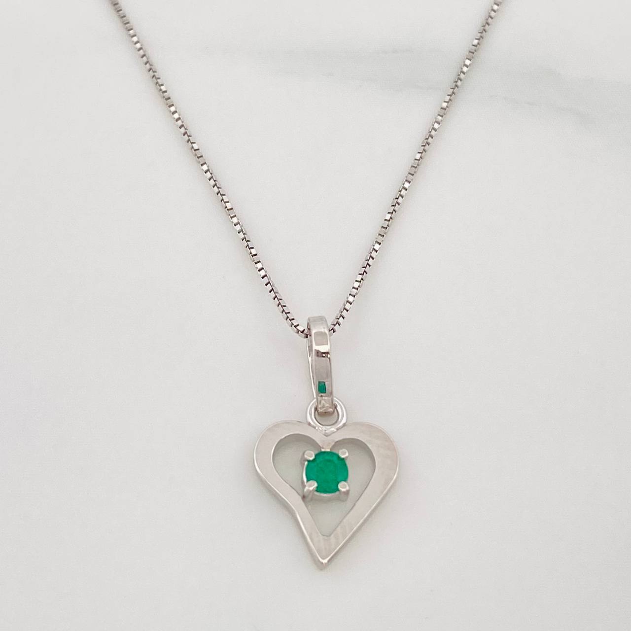 Set Cadena Veneciana + Dije Corazon Curvo Esmeralda 0.6pts / 1.45g / 45cm Oro Blanco 18K